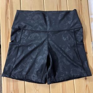 Constantly Varied Gear (CVG) Black Shadow Skulls 5” Shorts NWT Size Medium